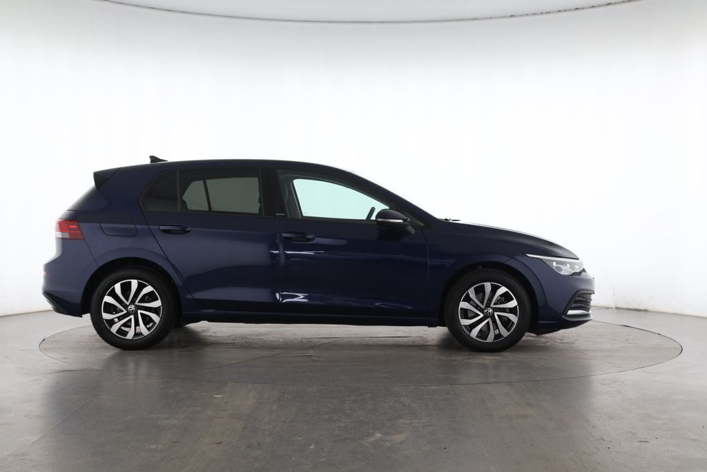 Volkswagen Golf 2023 г. Синий, пробег 29052 км