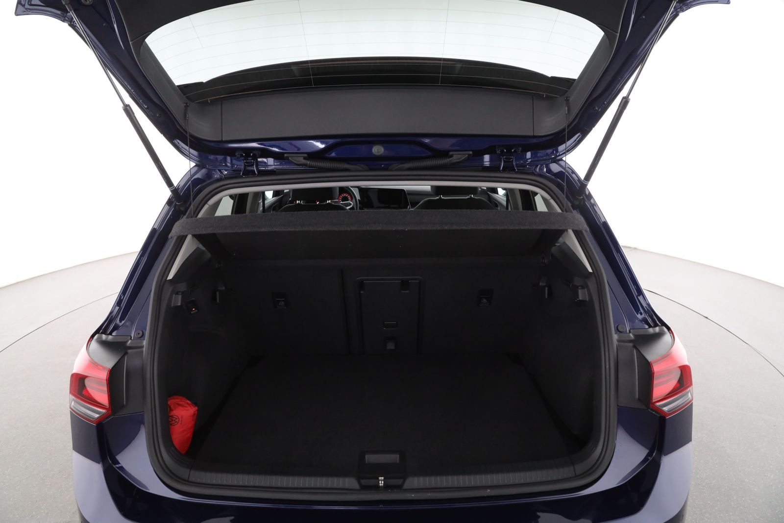 Volkswagen Golf 2023 г. Синий, пробег 29052 км