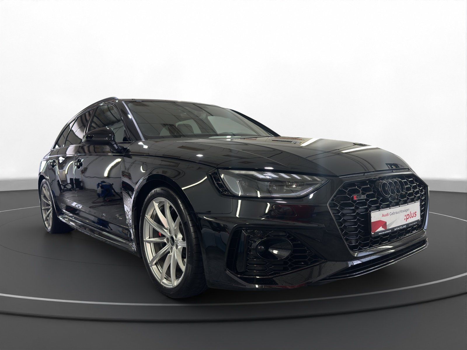 Audi RS4 2024 г. Чёрный, пробег 27535 км