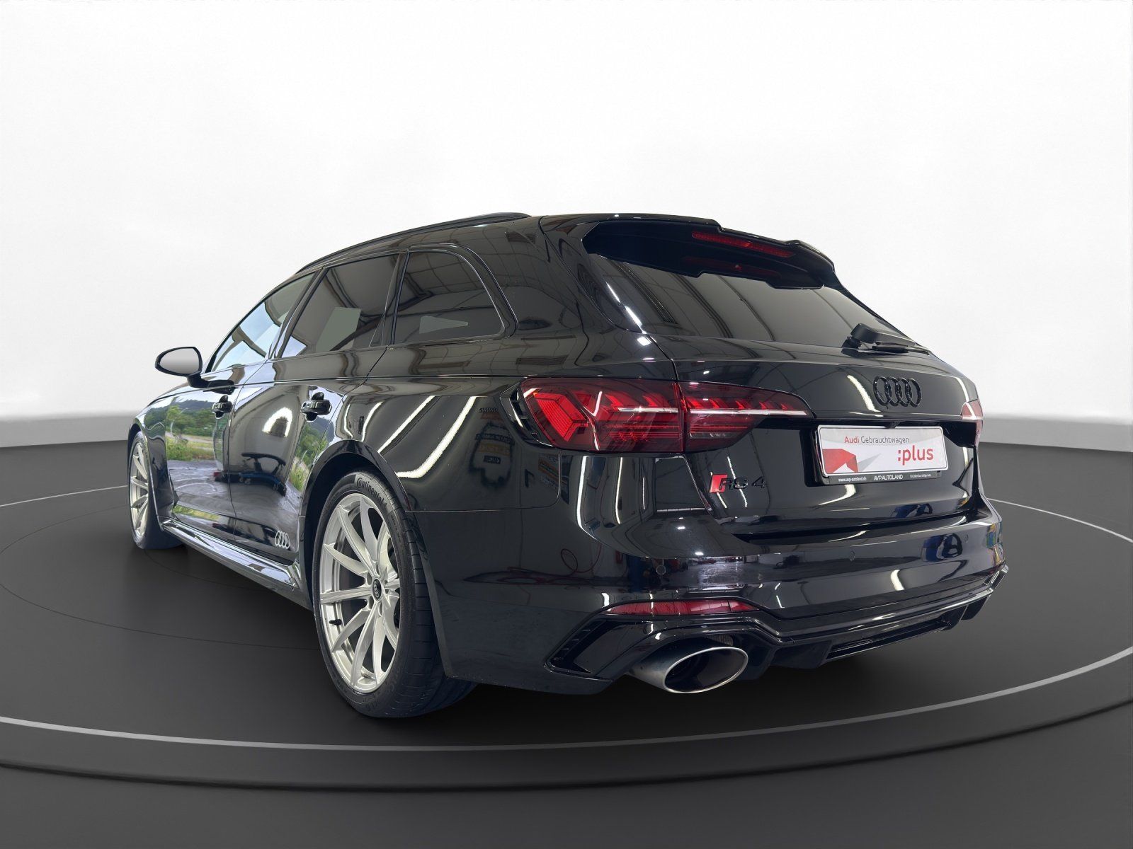 Audi RS4 2024 г. Чёрный, пробег 27535 км