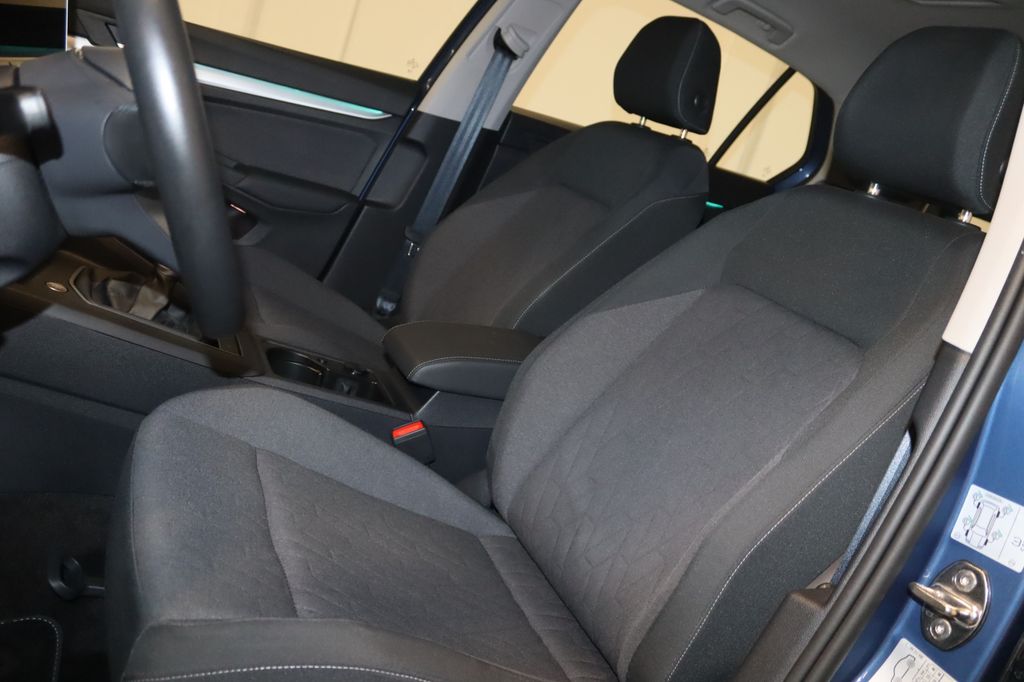 Volkswagen Golf 2025 г. Синий, пробег 32500 км