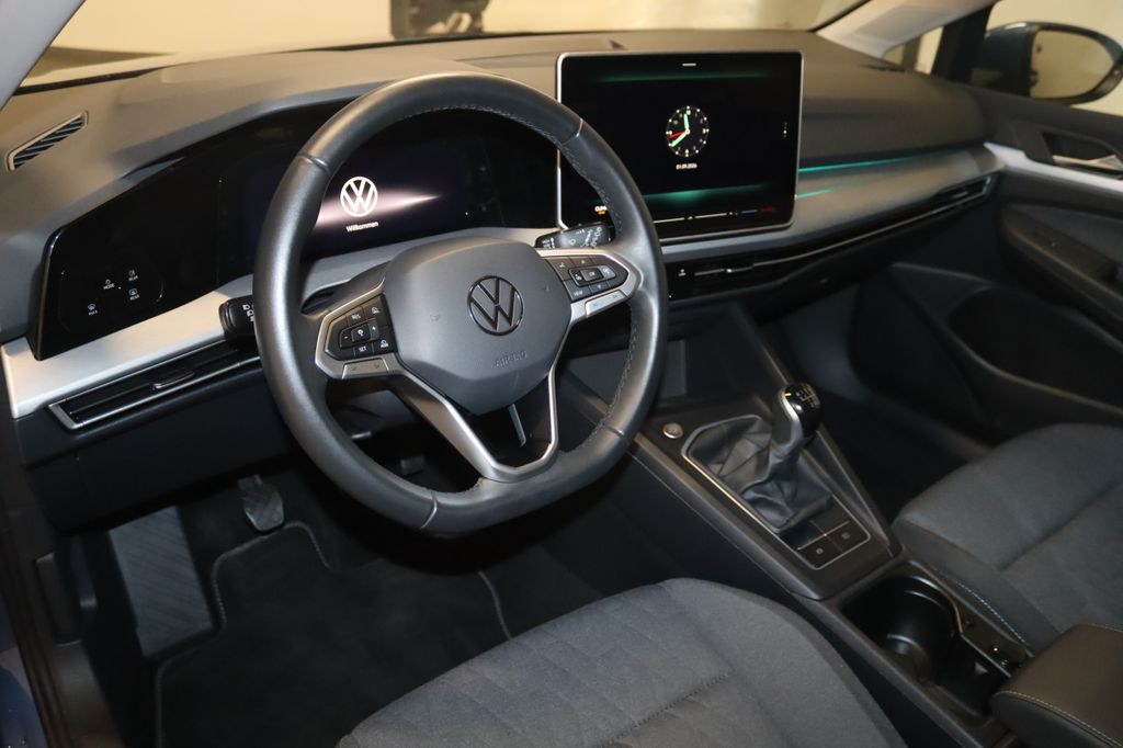 Volkswagen Golf 2025 г. Синий, пробег 32500 км