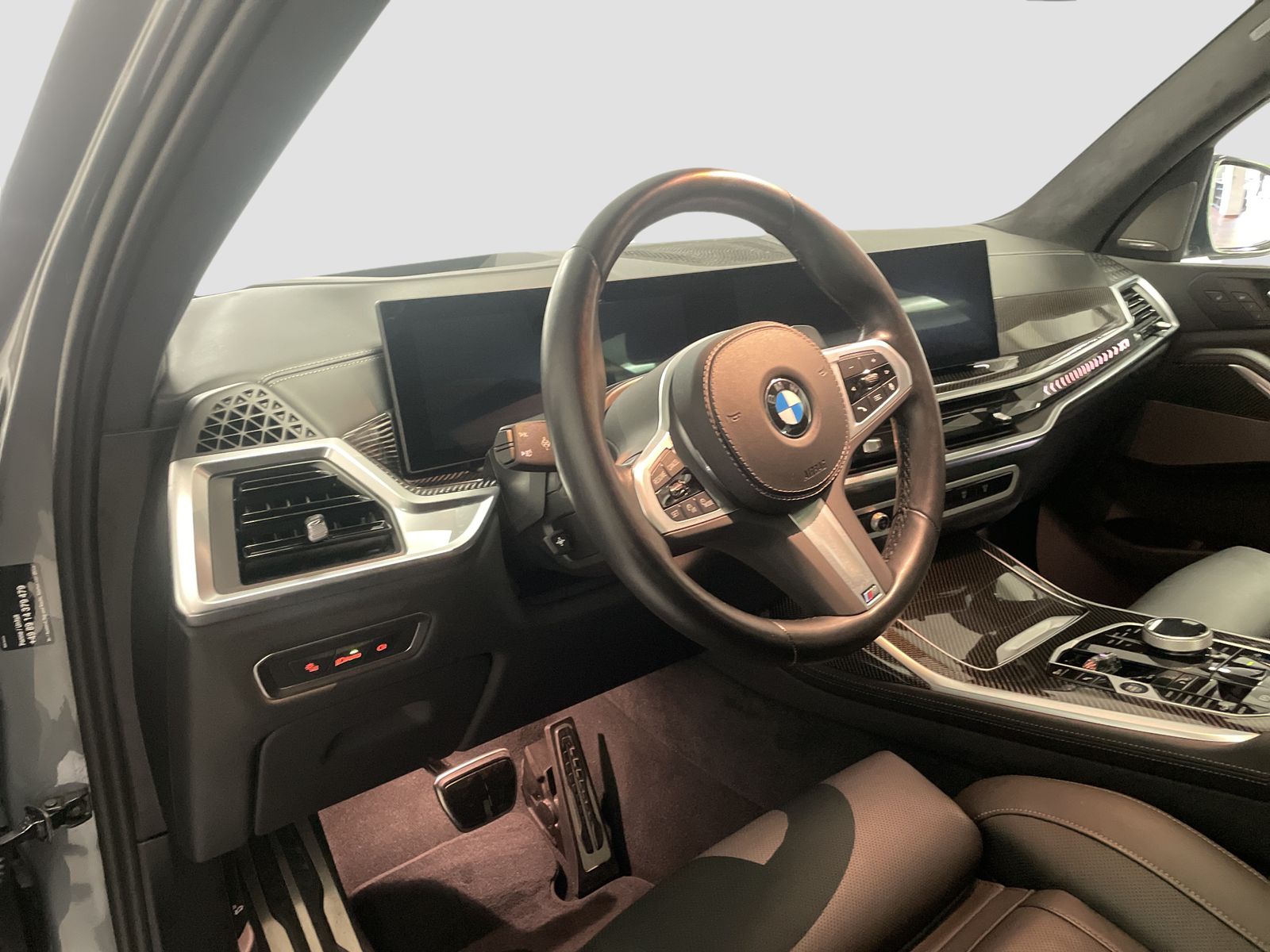 BMW X7 2024 г. Серый, пробег 40523 км