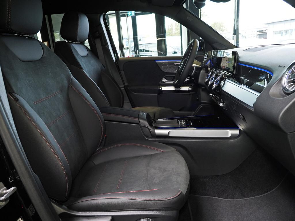 Mercedes-Benz GLB 220 2026 г. Чёрный, пробег 6500 км
