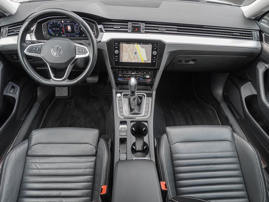 Volkswagen PASSAT VARIANT 2024 г. Серебристый, пробег 45013 км