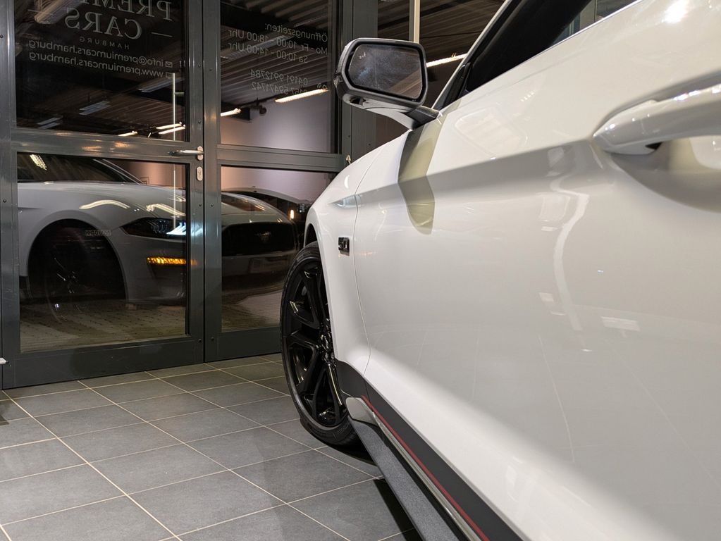 Ford Mustang 2023 г. Белый, пробег 34381 км
