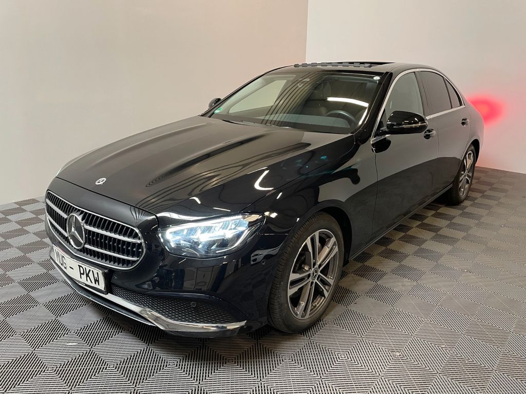Mercedes-Benz E 220 2023 г. Чёрный, пробег 30000 км