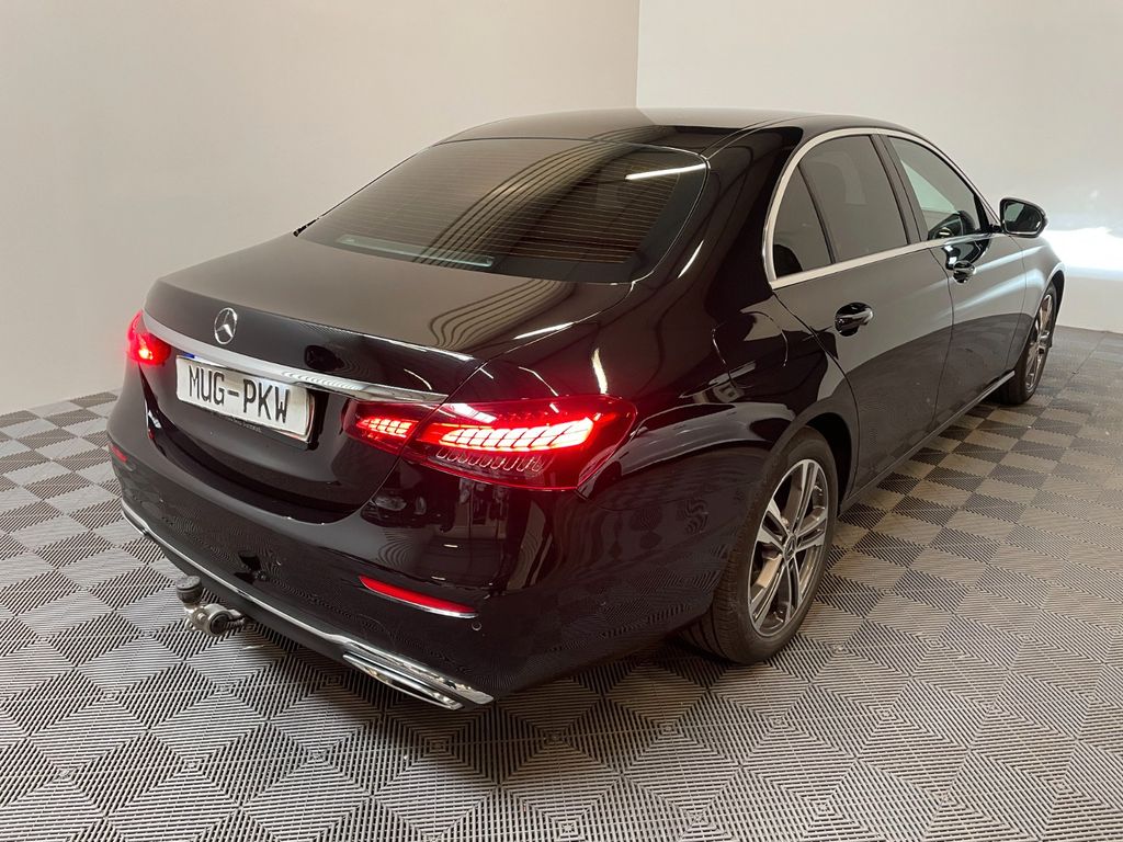 Mercedes-Benz E 220 2023 г. Чёрный, пробег 30000 км