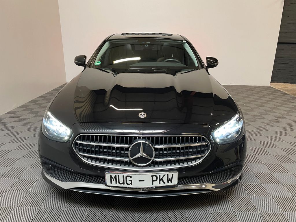 Mercedes-Benz E 220 2023 г. Чёрный, пробег 30000 км