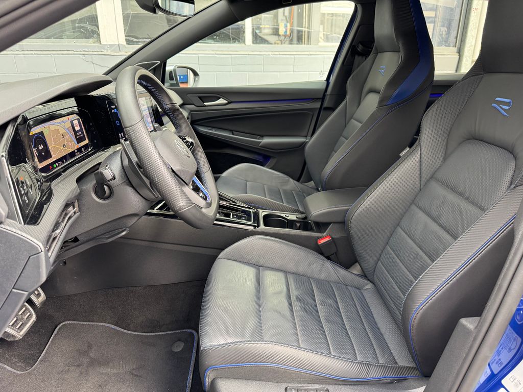 Volkswagen Golf 2023 г. Синий, пробег 42497 км