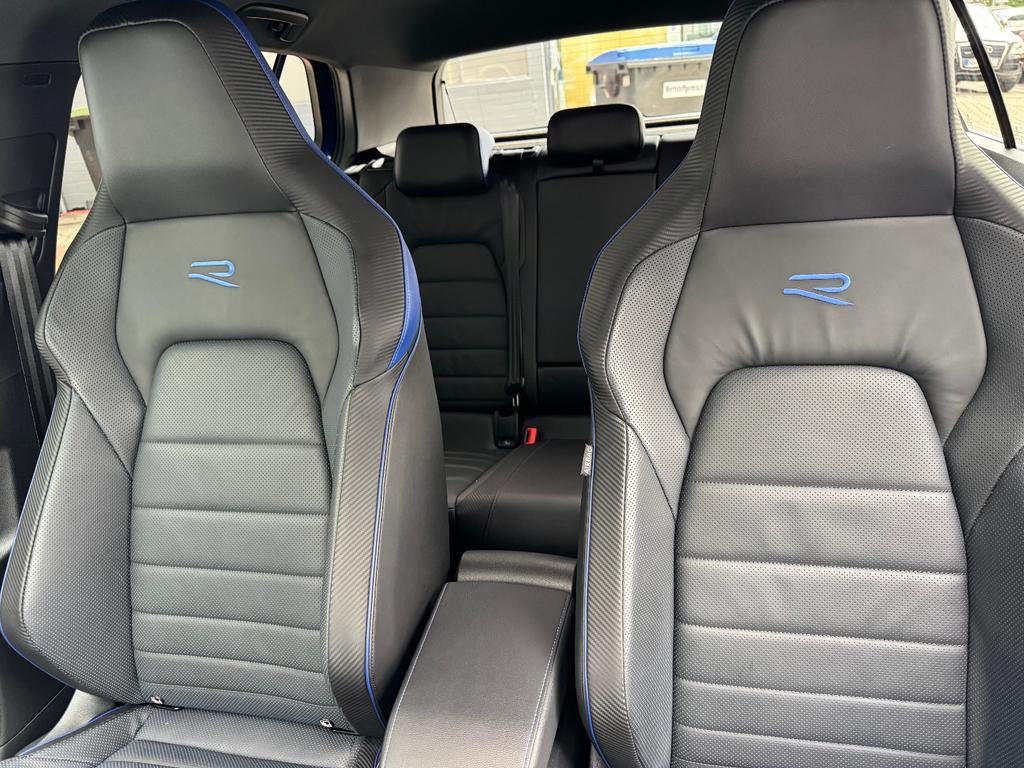 Volkswagen Golf 2023 г. Синий, пробег 42497 км