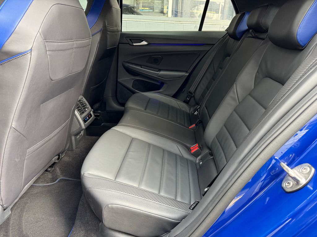 Volkswagen Golf 2023 г. Синий, пробег 42497 км