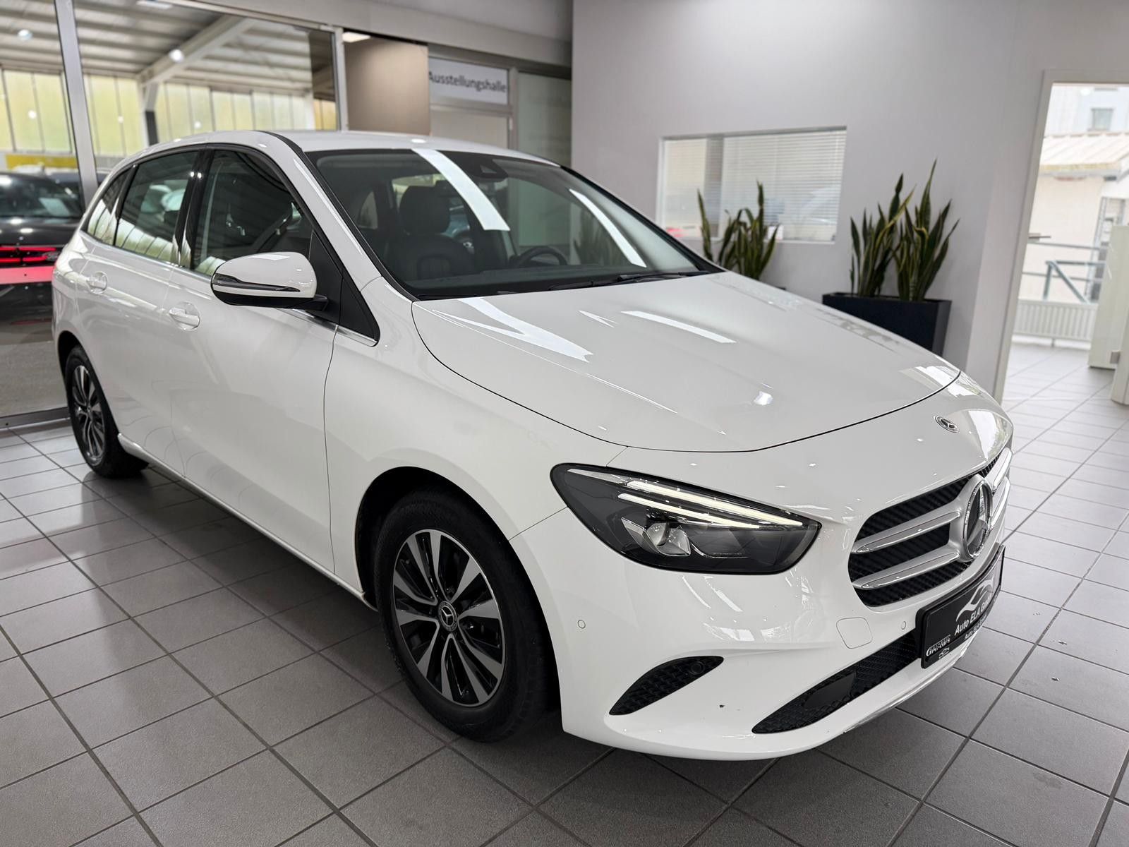 Mercedes-Benz B 200 2022 г. Белый, пробег 55000 км