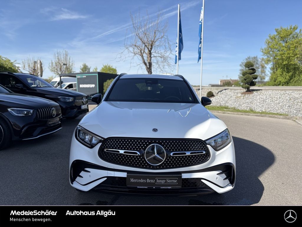 Mercedes-Benz GLC 200 2025 г. Белый, пробег 18500 км