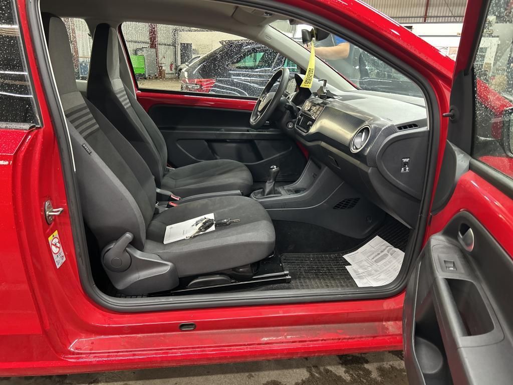 Volkswagen up! 2023 г. Красный, пробег 41109 км