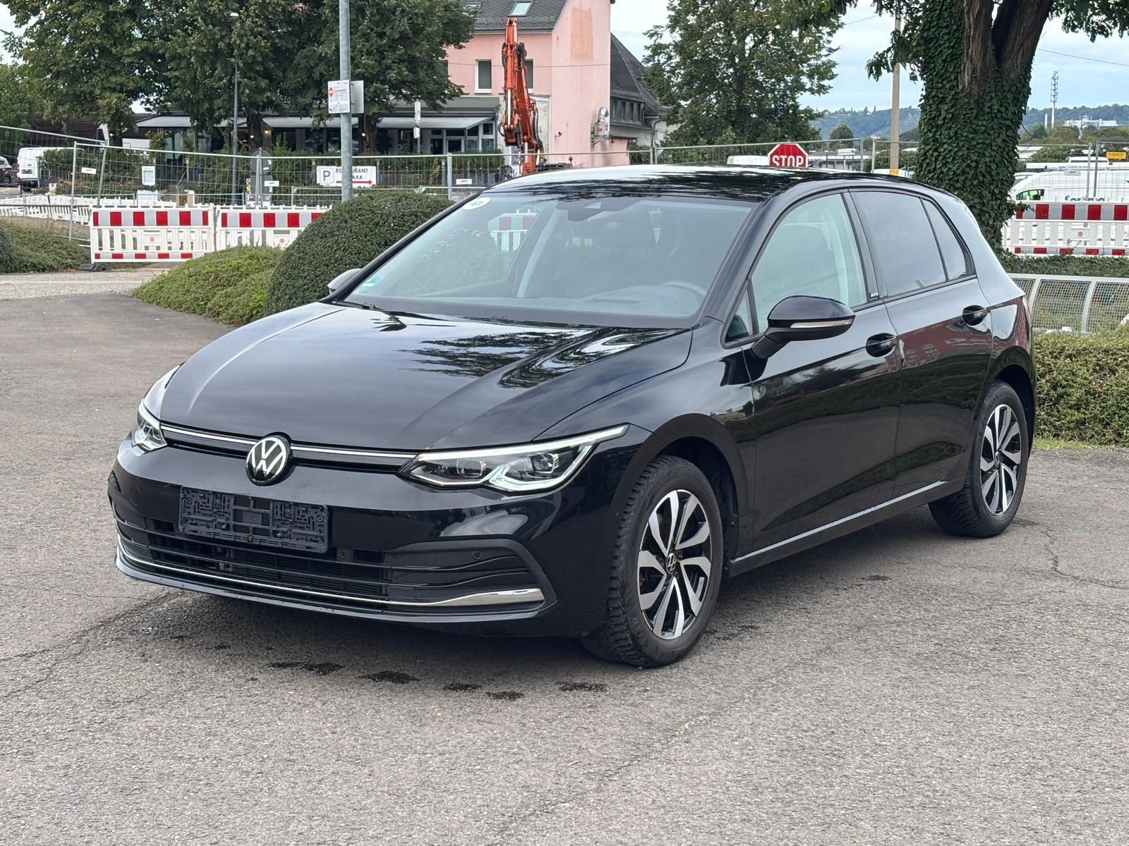 Volkswagen Golf 2023 г. Чёрный, пробег 46325 км