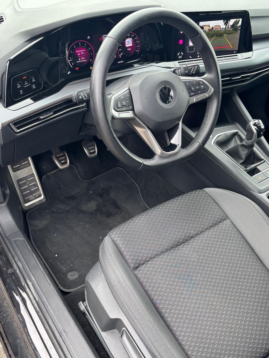 Volkswagen Golf 2023 г. Чёрный, пробег 46325 км