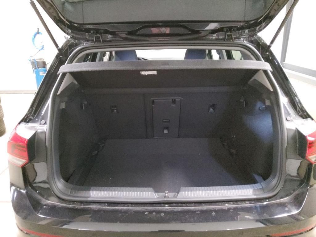 Volkswagen Golf 2023 г. Чёрный, пробег 46325 км