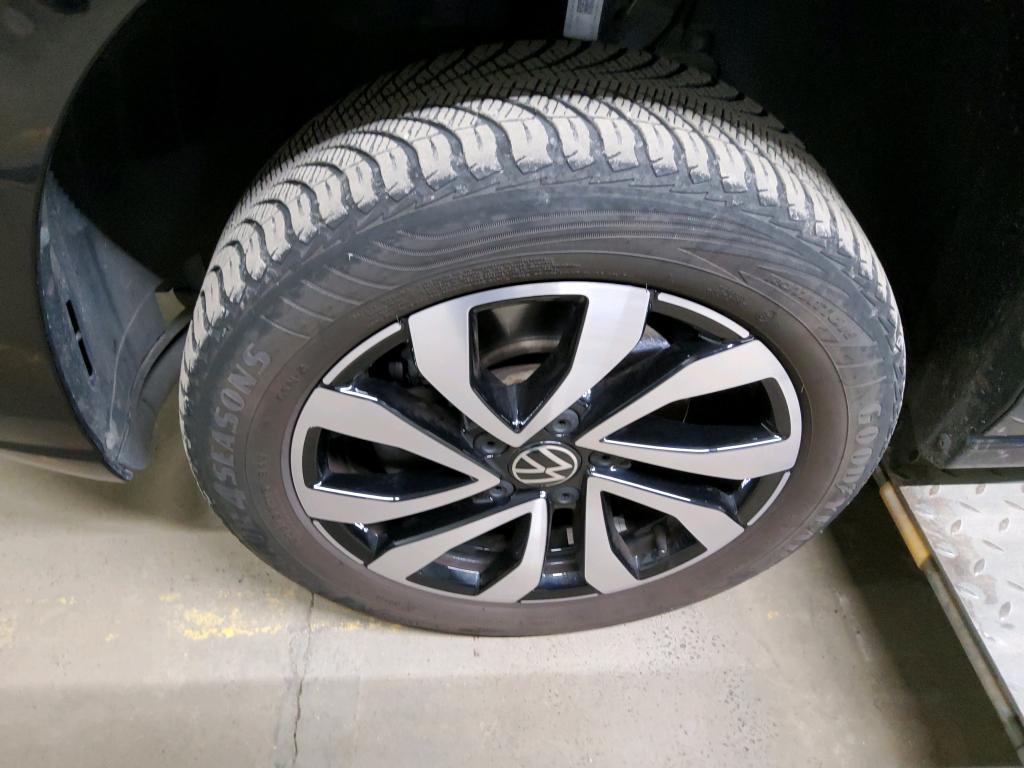 Volkswagen Golf 2023 г. Чёрный, пробег 46325 км