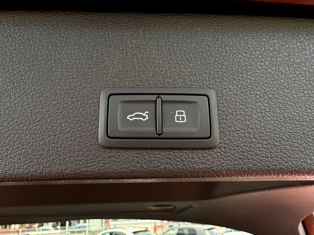 Audi Q2 2025 г. Чёрный, пробег 27030 км