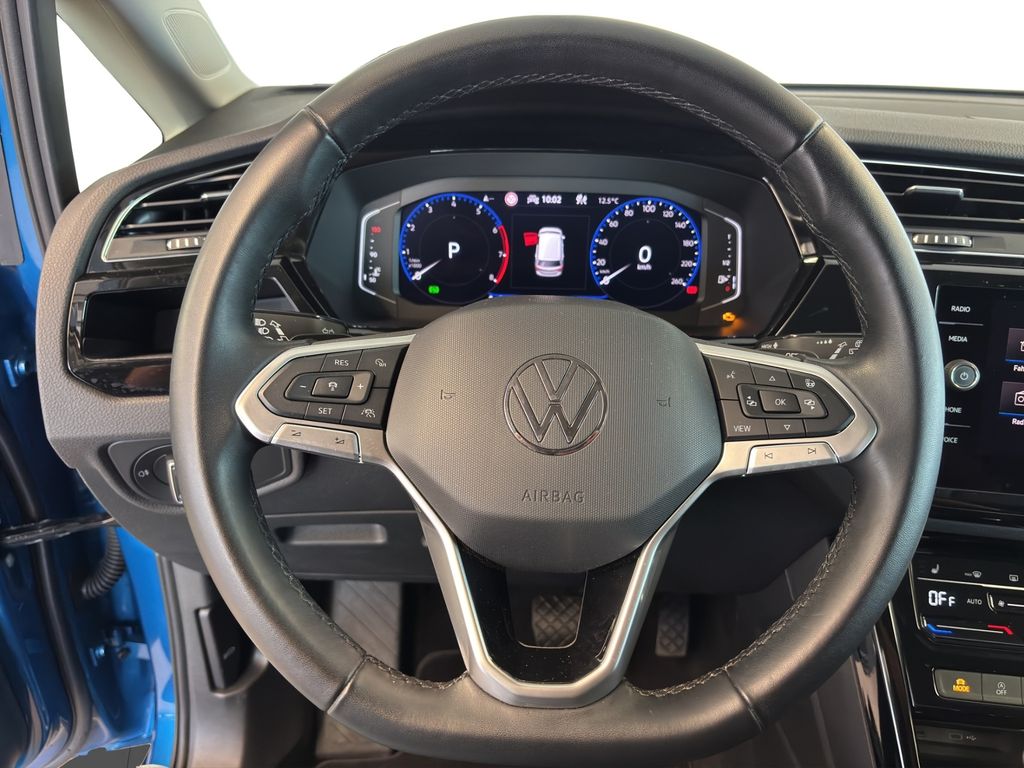 Volkswagen Touran 2023 г. Синий, пробег 57408 км