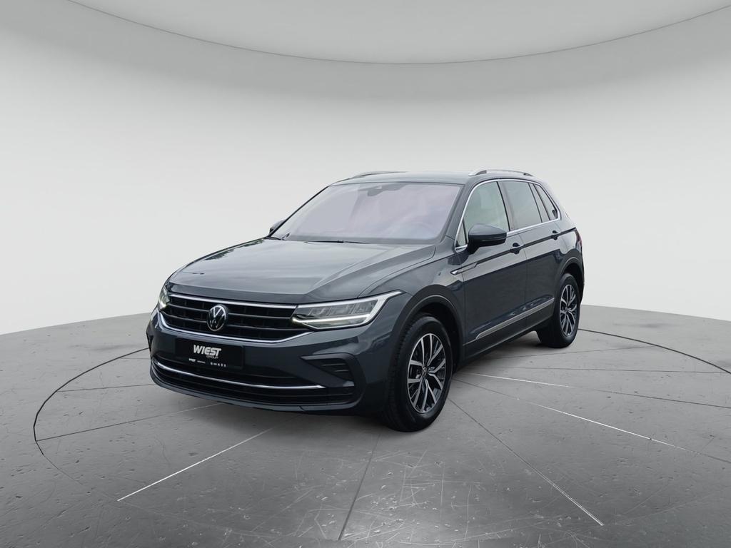 Volkswagen Tiguan 2022 г. Серый, пробег 44351 км
