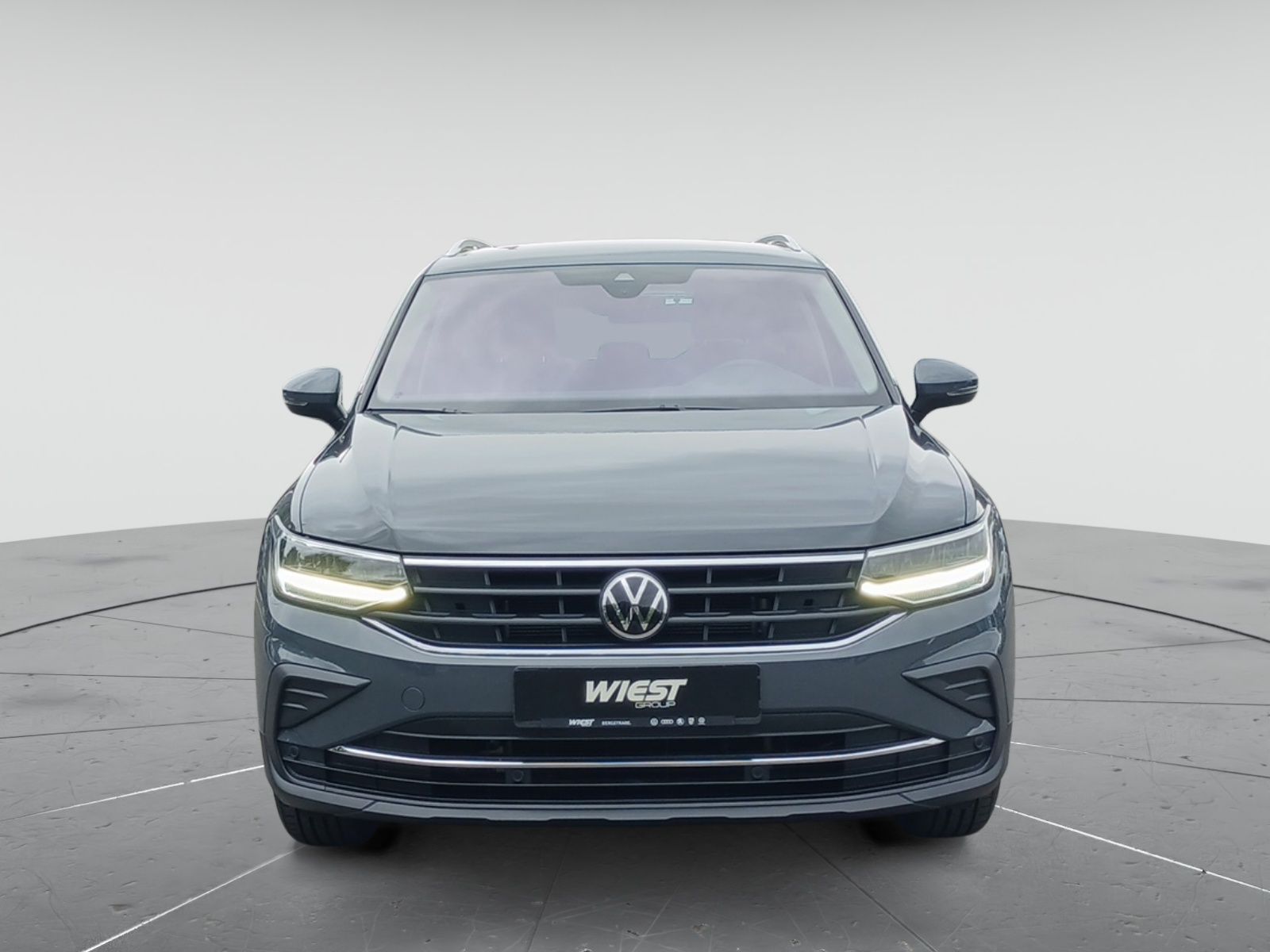 Volkswagen Tiguan 2022 г. Серый, пробег 44351 км