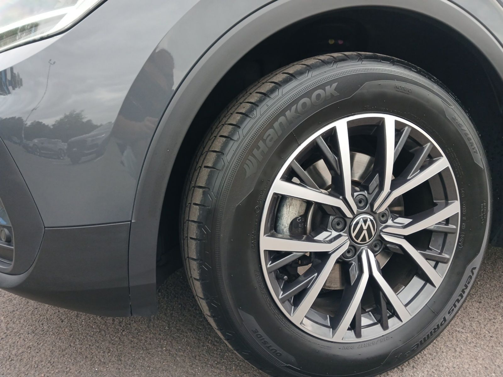 Volkswagen Tiguan 2022 г. Серый, пробег 44351 км
