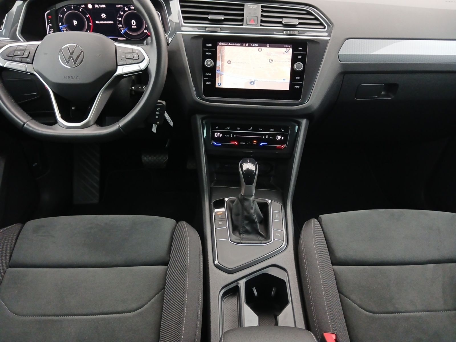 Volkswagen Tiguan 2022 г. Серый, пробег 44351 км