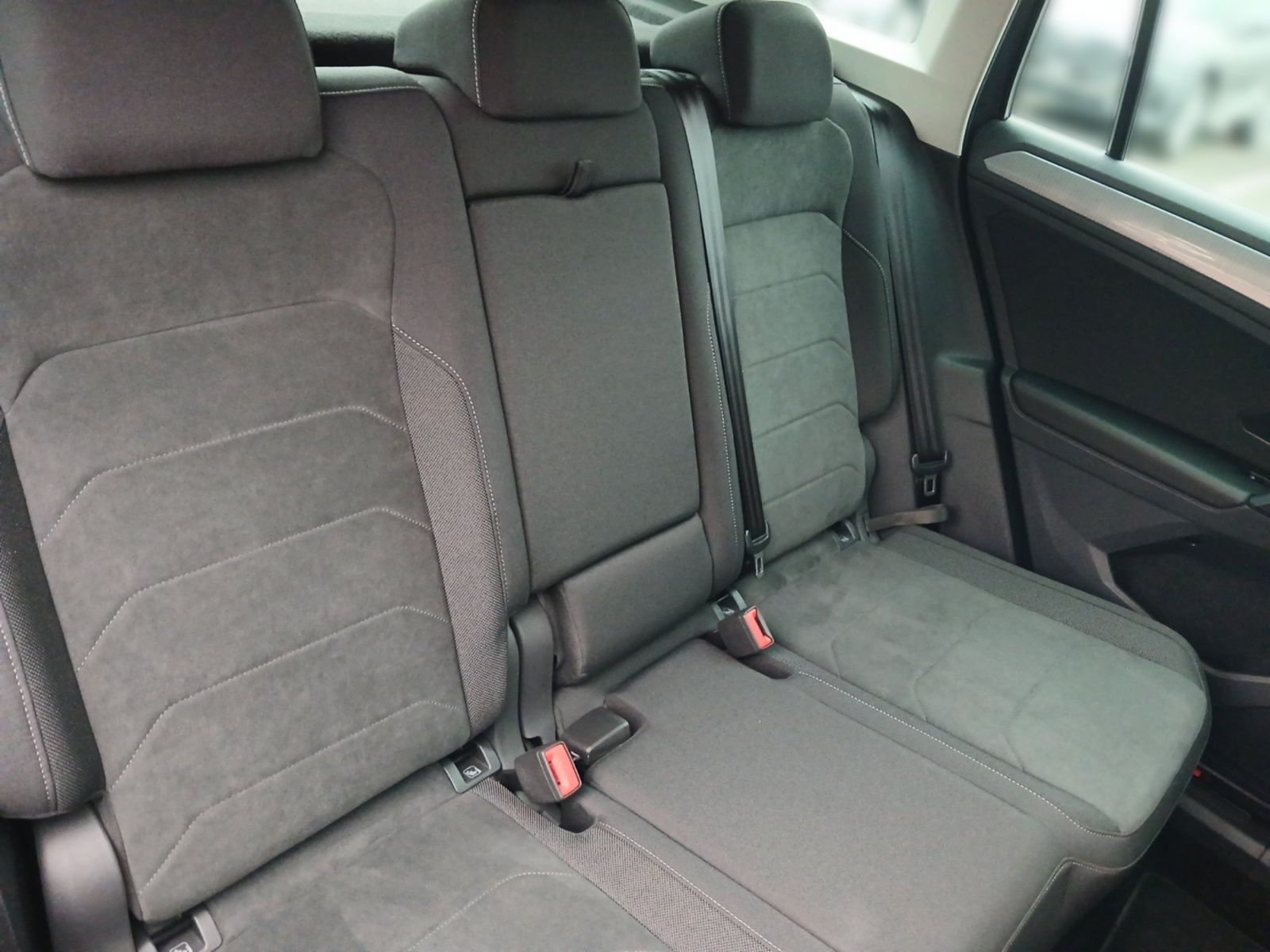 Volkswagen Tiguan 2022 г. Серый, пробег 44351 км