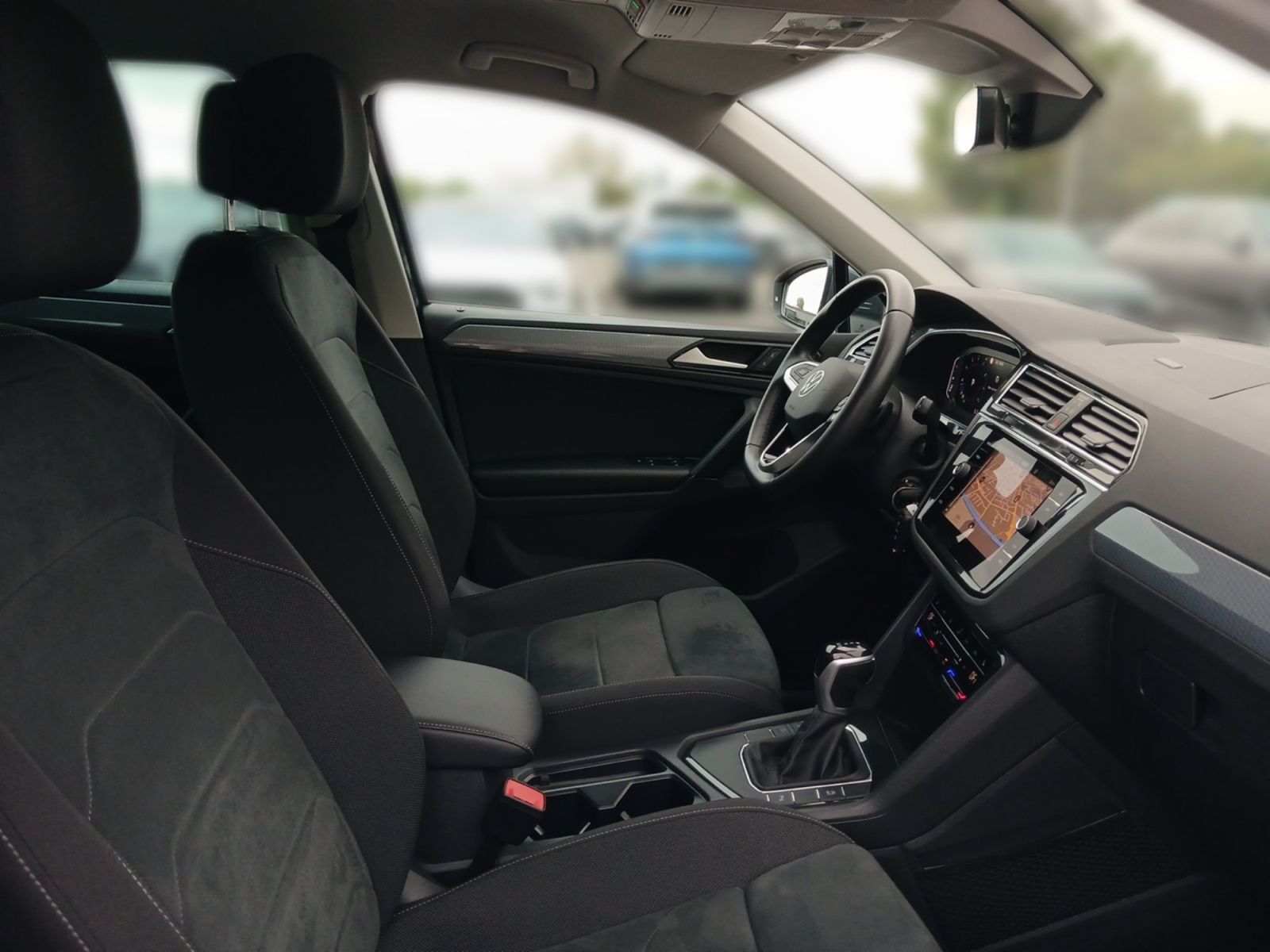 Volkswagen Tiguan 2022 г. Серый, пробег 44351 км