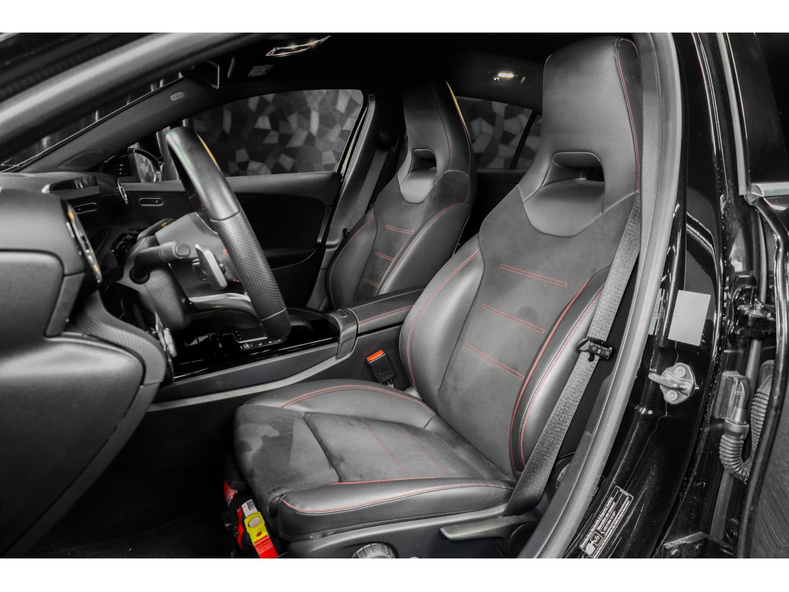 Mercedes-Benz A 220 2024 г. Чёрный, пробег 49990 км