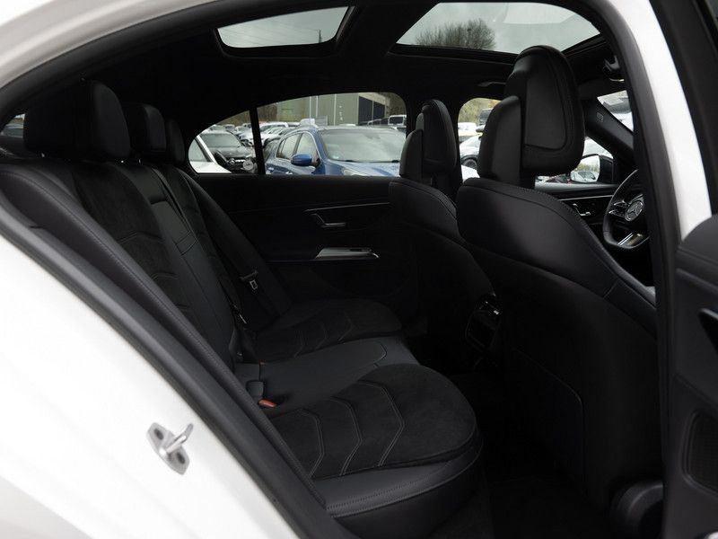 Mercedes-Benz E 220 2025 г. Белый, пробег 5286 км