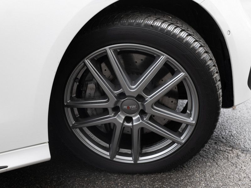 Mercedes-Benz E 220 2025 г. Белый, пробег 5286 км