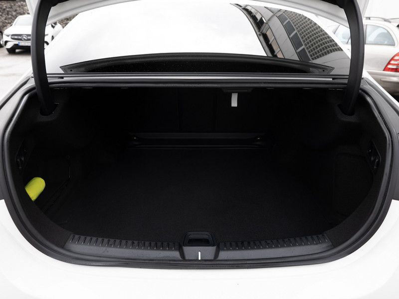 Mercedes-Benz E 220 2025 г. Белый, пробег 5286 км