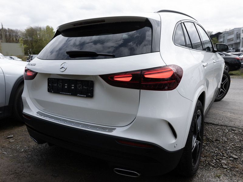 Mercedes-Benz GLA 200 2025 г. Белый, пробег 10215 км