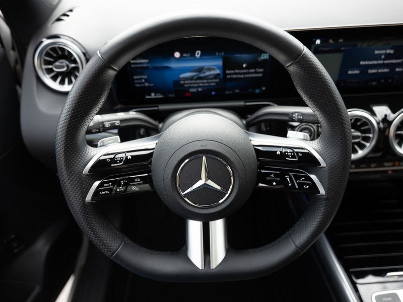 Mercedes-Benz GLA 200 2025 г. Белый, пробег 10215 км