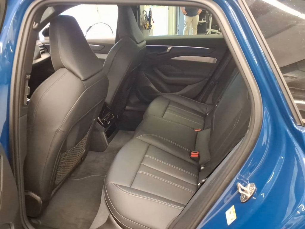 Audi A6 2026 г. Синий, пробег 11200 км