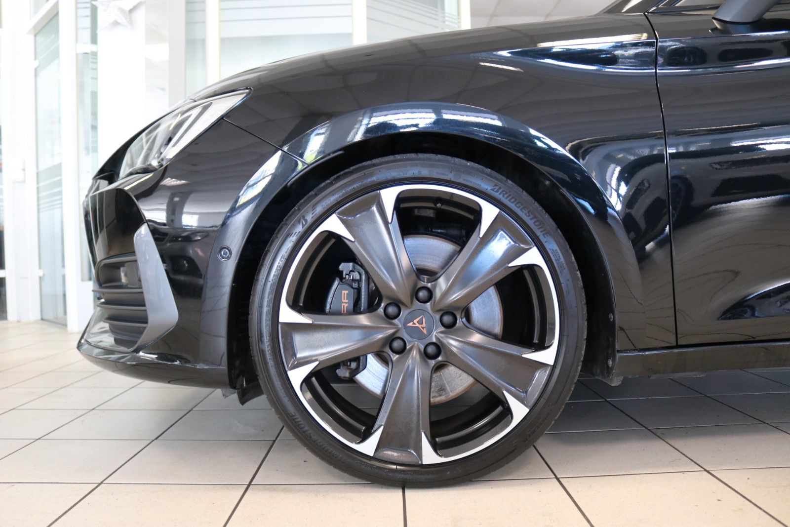 Cupra Leon 2022 г. Чёрный, пробег 37400 км