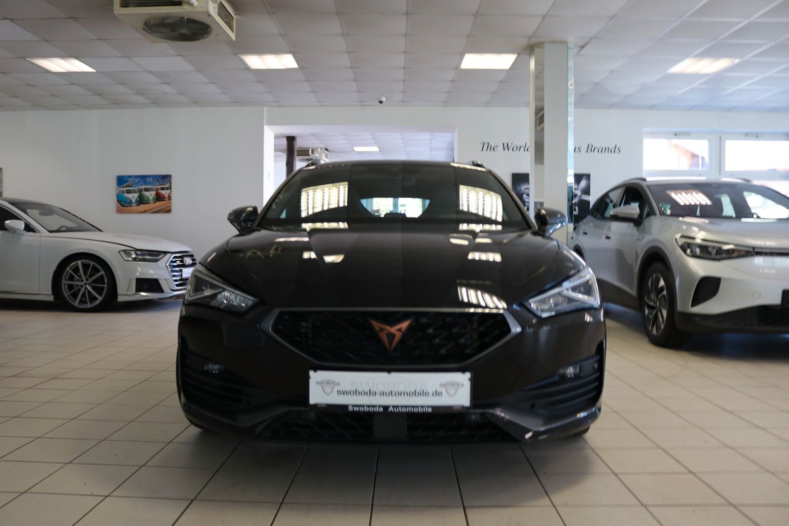 Cupra Leon 2022 г. Чёрный, пробег 37400 км