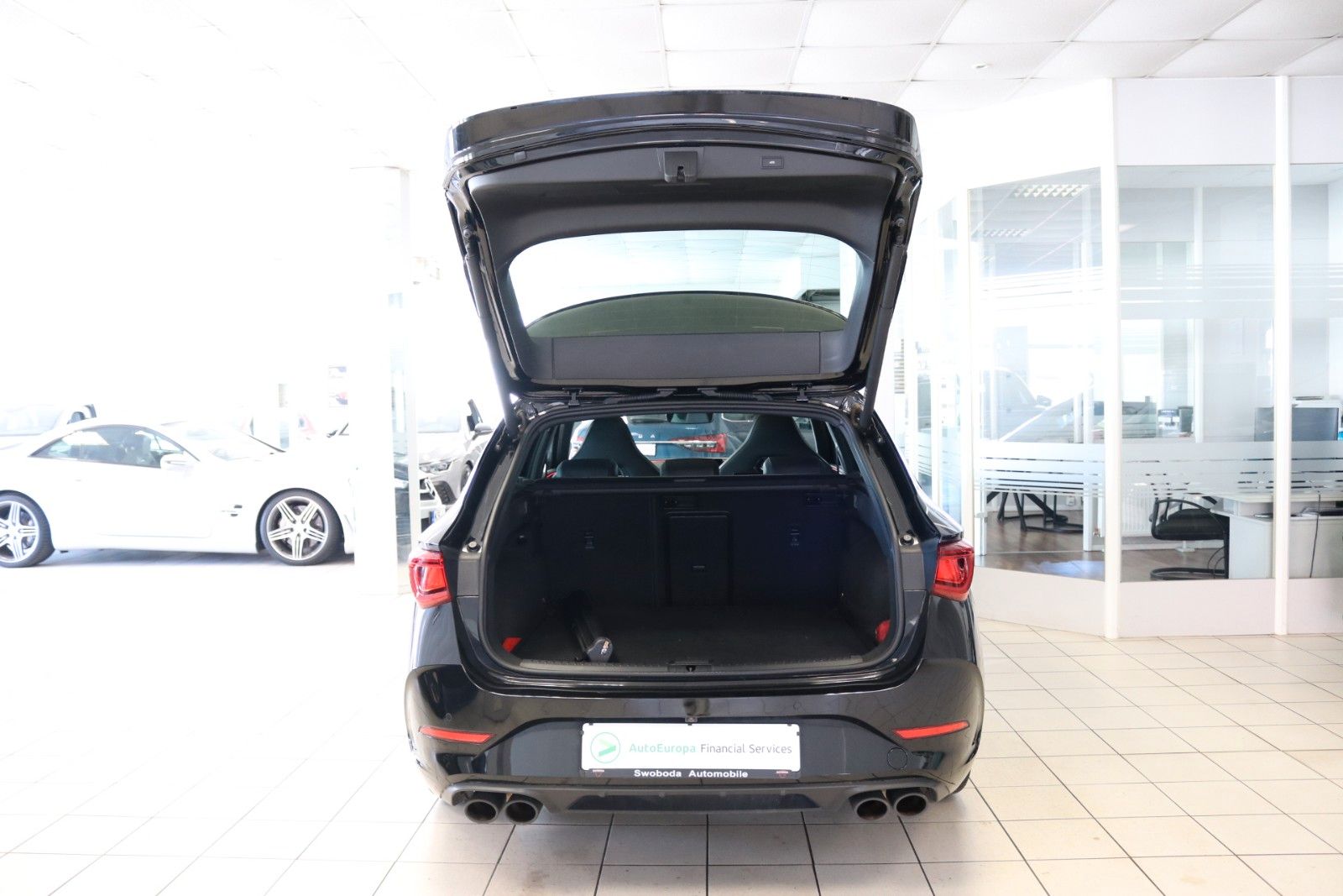 Cupra Leon 2022 г. Чёрный, пробег 37400 км