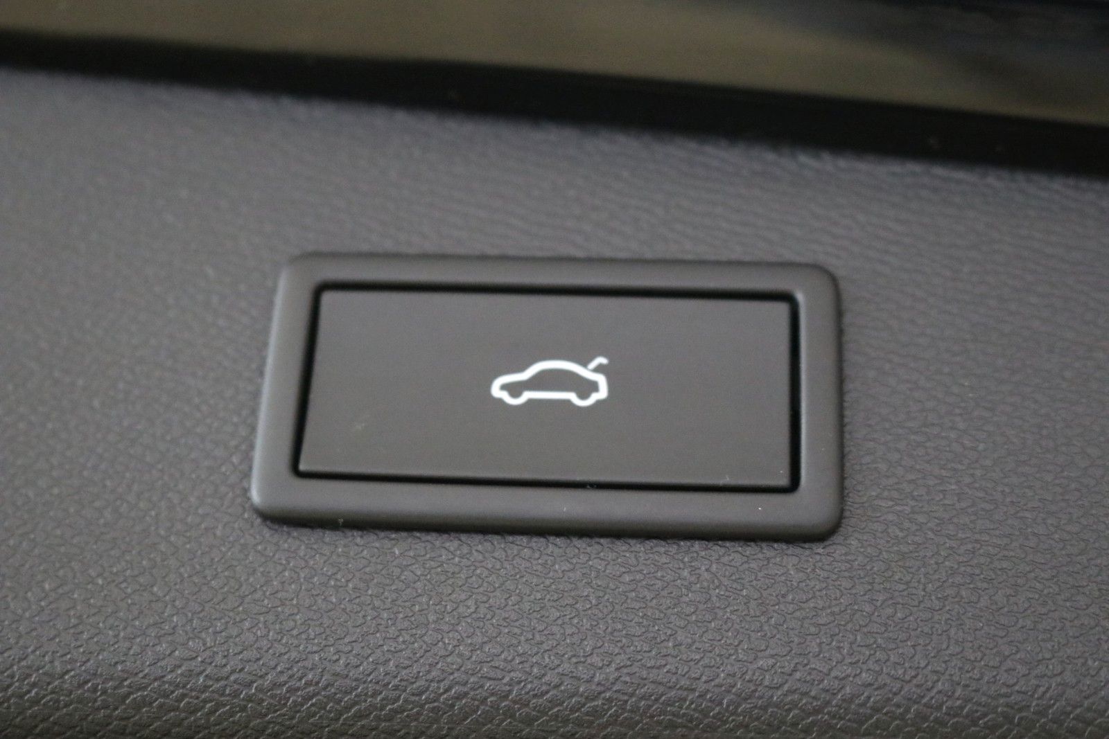 Cupra Leon 2022 г. Чёрный, пробег 37400 км