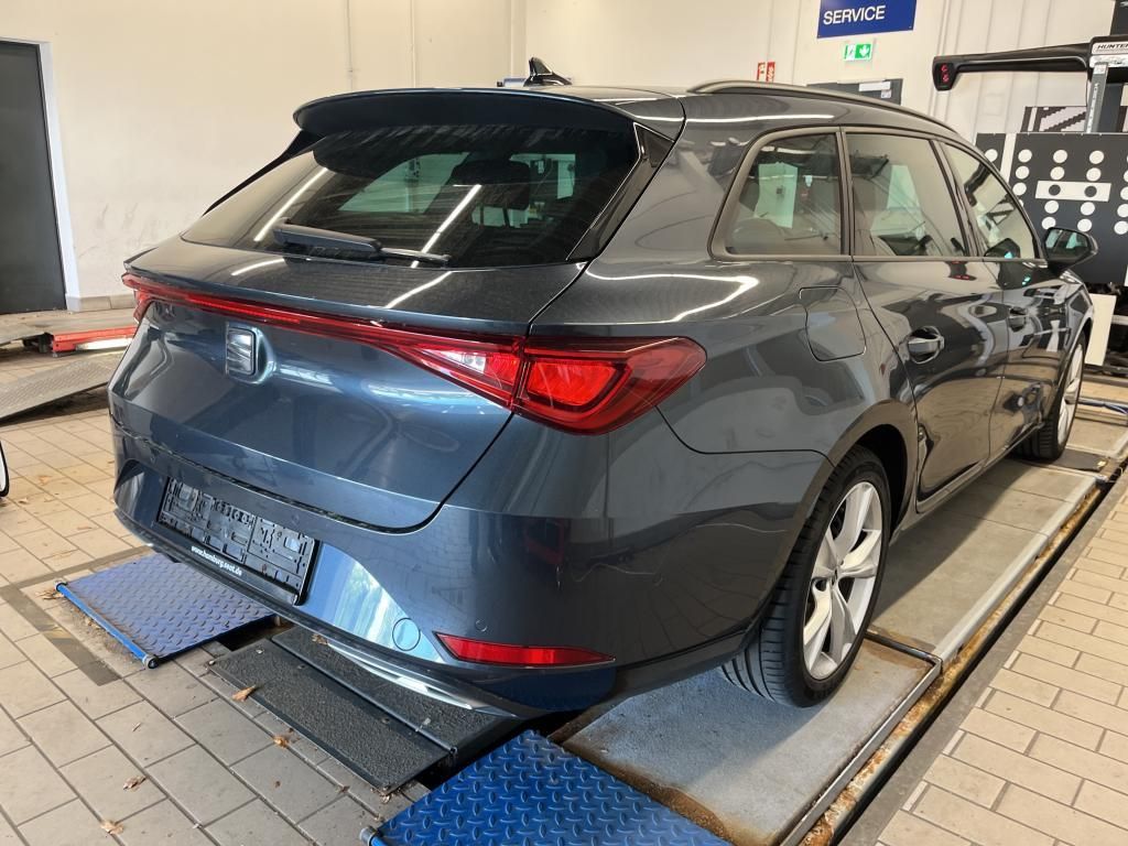 SEAT Leon 2022 г. Серый, пробег 45219 км