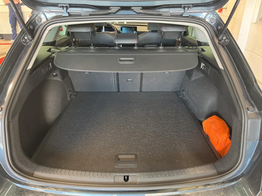 SEAT Leon 2022 г. Серый, пробег 45219 км
