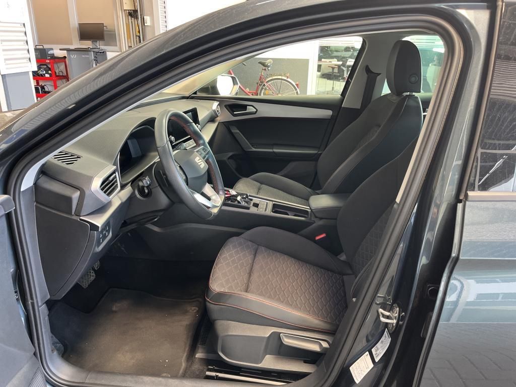 SEAT Leon 2022 г. Серый, пробег 45219 км