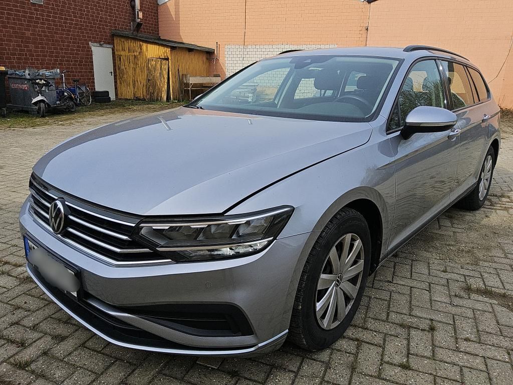 Volkswagen PASSAT VARIANT 2023 г. Серебристый, пробег 42002 км