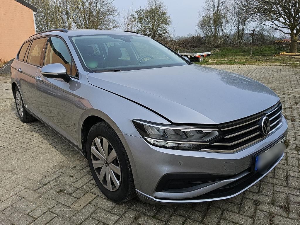 Volkswagen PASSAT VARIANT 2023 г. Серебристый, пробег 42002 км