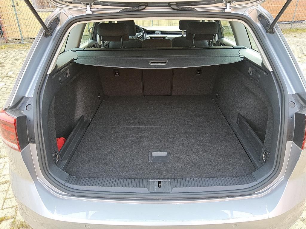 Volkswagen PASSAT VARIANT 2023 г. Серебристый, пробег 42002 км