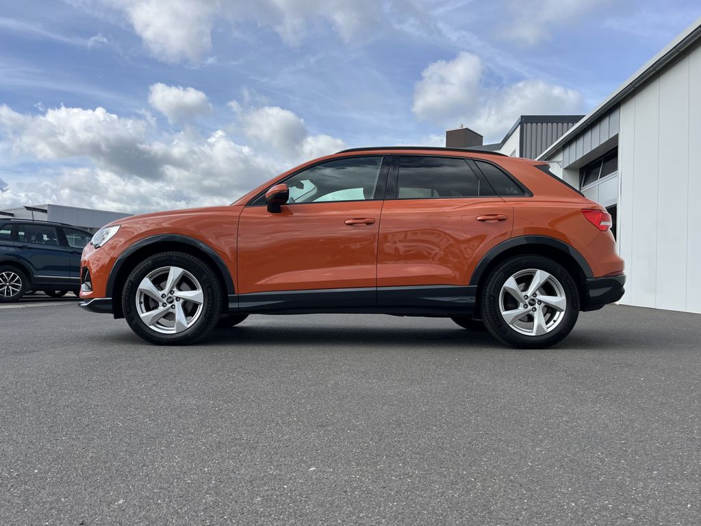 Audi Q3 2023 г. Оранжевый, пробег 39987 км