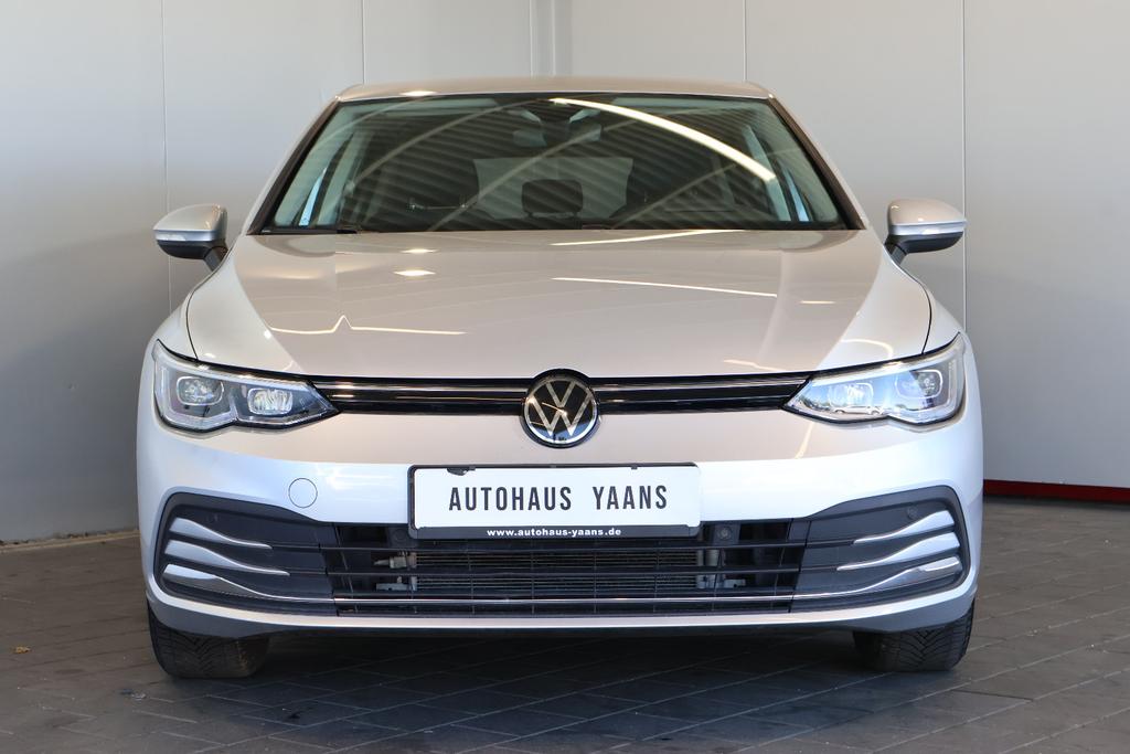 Volkswagen Golf 2023 г. Серебристый, пробег 48330 км